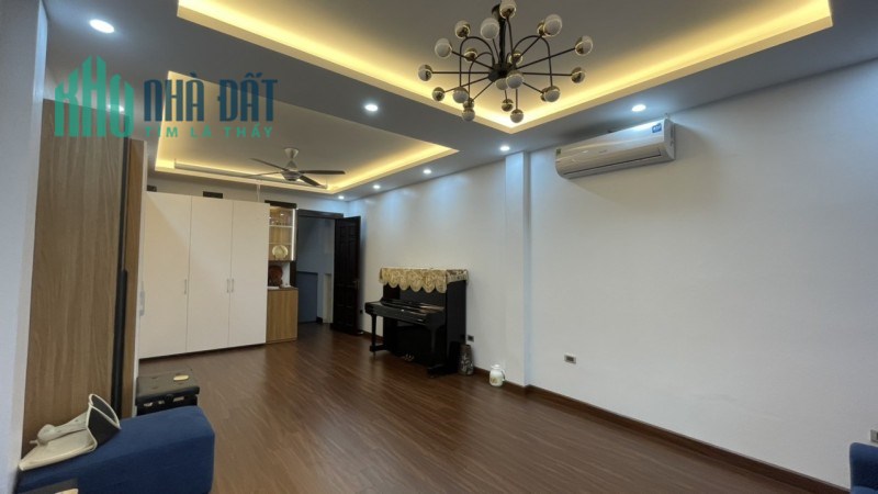 NHA ĐẸP PHỐ LÂM HẠ - ĐƯỜNG Ô TÔ TRÁNH - DÂN XÂY - CẠNH CÔNG VIÊN - NỘI THẤT SỊN XÒ.