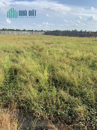 Chúng tôi bán 3,5ha đất SKC ở Đức Hòa, Long  An