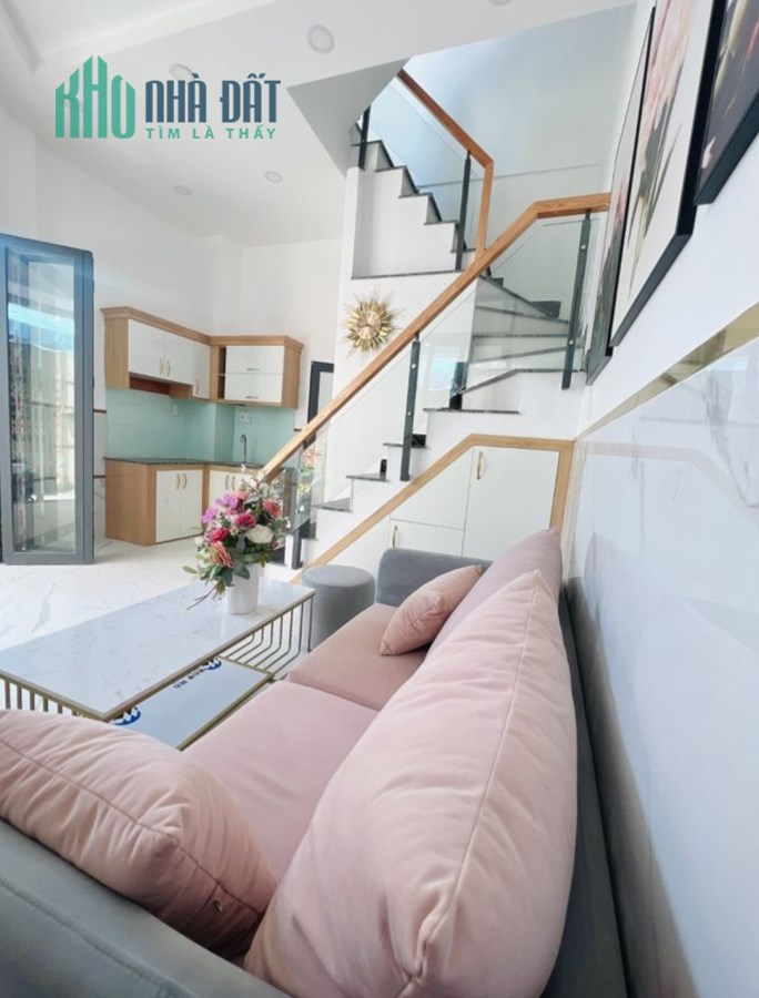 TRẢ CHƯỚC 700 TRIỆU NHẬN NHÀ Ở NGAY.