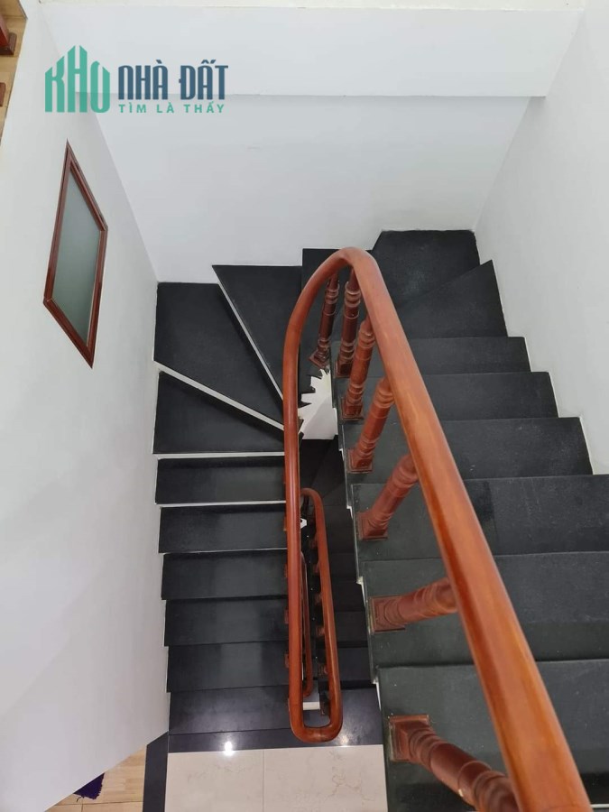 Bán nhà Đặng Tiến Đông 40m² Chia Lô, ngõ thông thoáng 15m ô tô gần Hoàng Cầu 5.4 tỷ