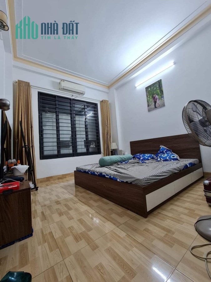 Bán nhà Đặng Tiến Đông 40m² Chia Lô, ngõ thông thoáng 15m ô tô gần Hoàng Cầu 5.4 tỷ