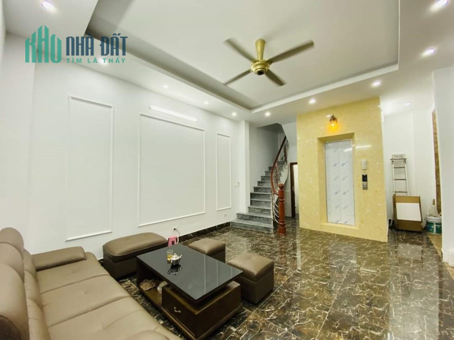 Bán nhà Ngã Tư Sở 40m2 6 tầng thang máy 6.4 tỷ gần phố, chính chủ