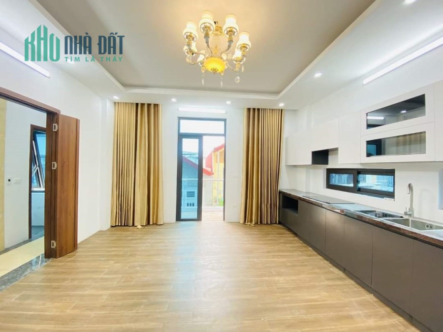 Bán nhà Ngã Tư Sở 40m2 6 tầng thang máy 6.4 tỷ gần phố, chính chủ