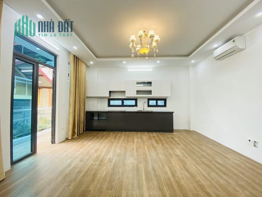 Bán nhà Ngã Tư Sở 40m2 6 tầng thang máy 6.4 tỷ gần phố, chính chủ
