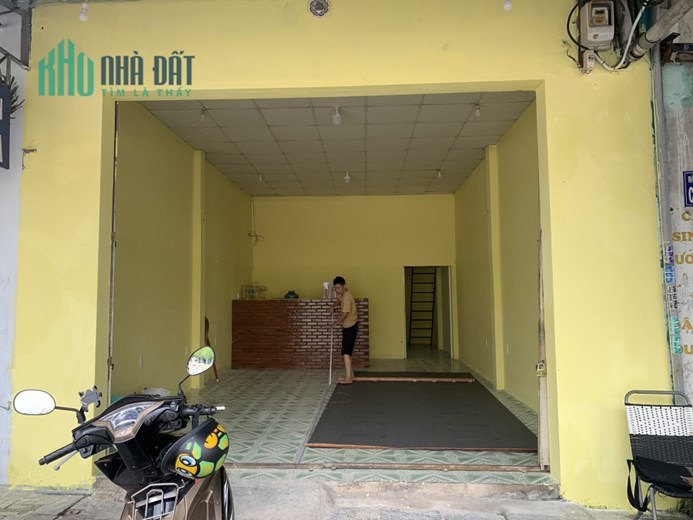 Mình cần sang quán này Do vợ chồng em có chút chuyện nên muốn sang ạ.