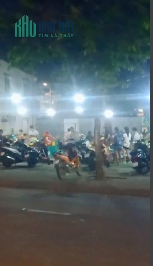 Cần Sang Tiệm Tóc Nam Nữ tại Hóc Môn đường Song Hành xã Tân Xuân huyện Hóc Môn, Hồ Chí Minh