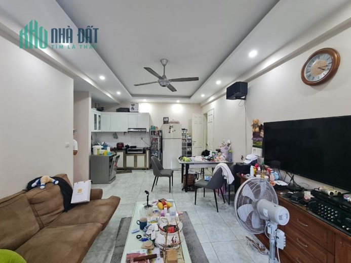 Cực hiếm, hơn 2 tỷ: Căn hộ 89m2, Phố Lạc Trung, lô góc, ở luôn