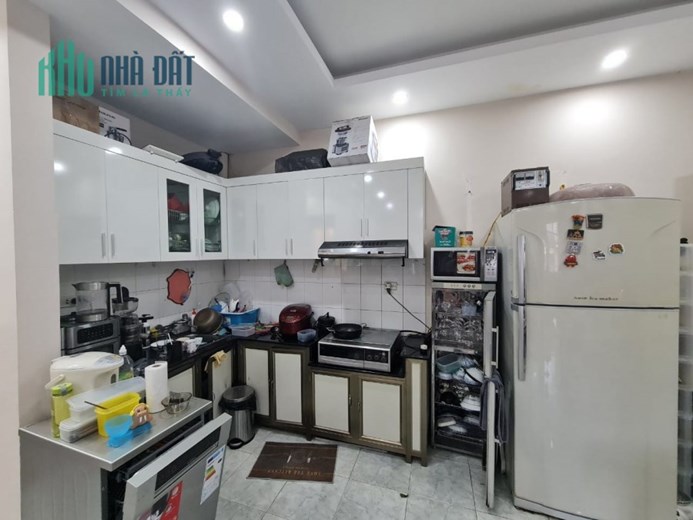 Cực hiếm, hơn 2 tỷ: Căn hộ 89m2, Phố Lạc Trung, lô góc, ở luôn