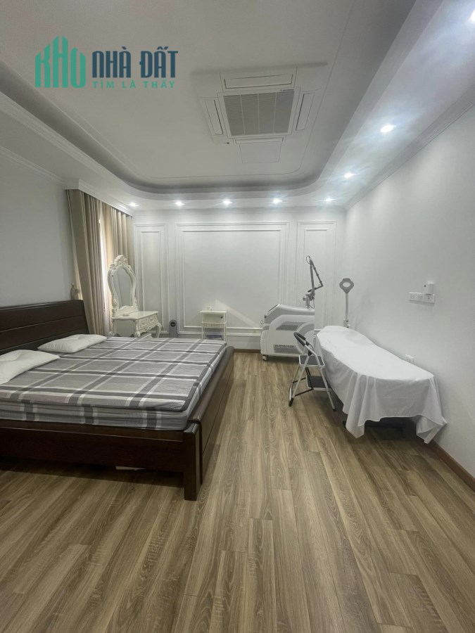Bán tòa nhà văn phòng mặt phố Nguyễn Tuân 126m2, 8 tầng, mặt tiền 8m giá rao bán 45 tỷ