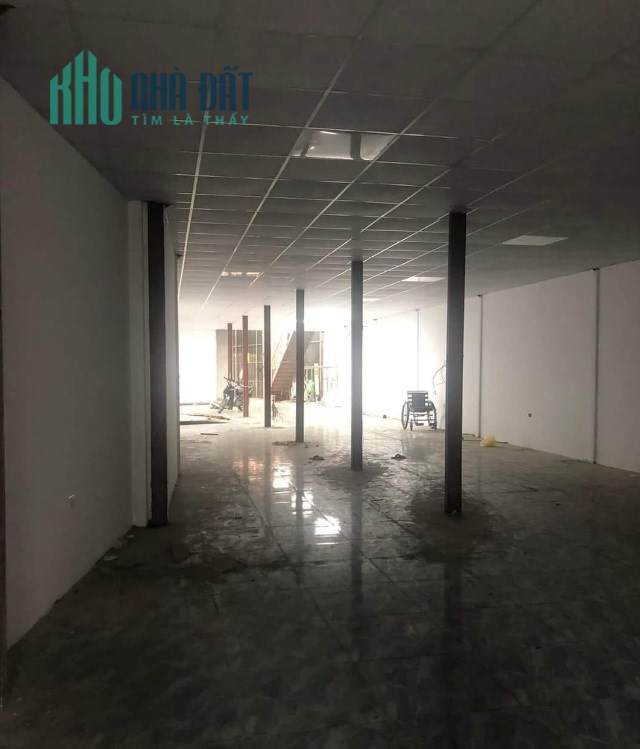Bán Nhà mặt tiền Xuân Thủy, Cầu Giấy: Diện tích 373m2, 3 tầng, giá siêu rẻ, bán trong tháng 9/2023