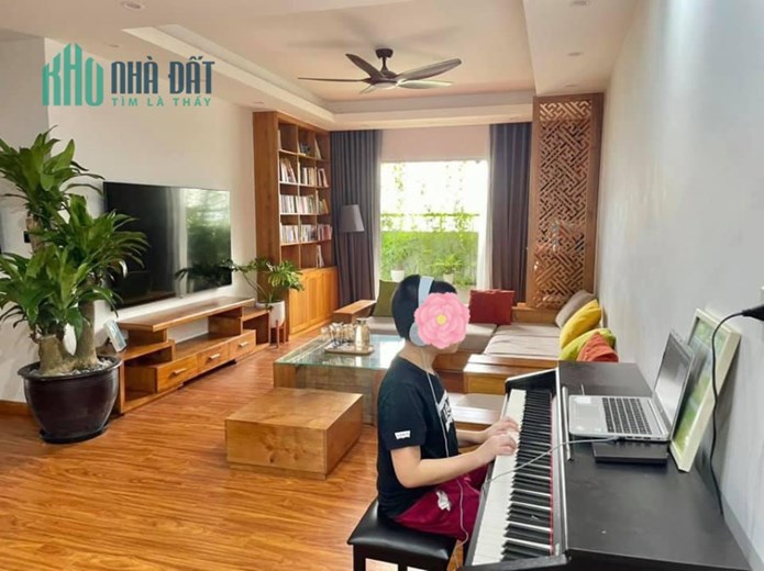 (SANG CHẢNH) Bán chung cư quận Cầu Giấy 137m 3PN 3WC hơn 5 ty tặng NT view thoáng đẹp