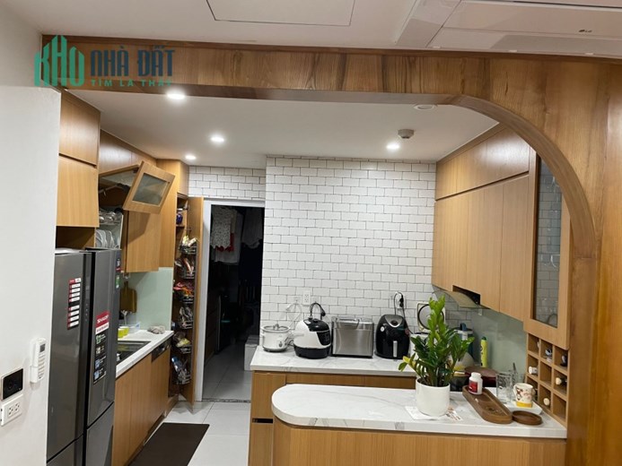 (SANG CHẢNH) Bán chung cư quận Cầu Giấy 137m 3PN 3WC hơn 5 ty tặng NT view thoáng đẹp