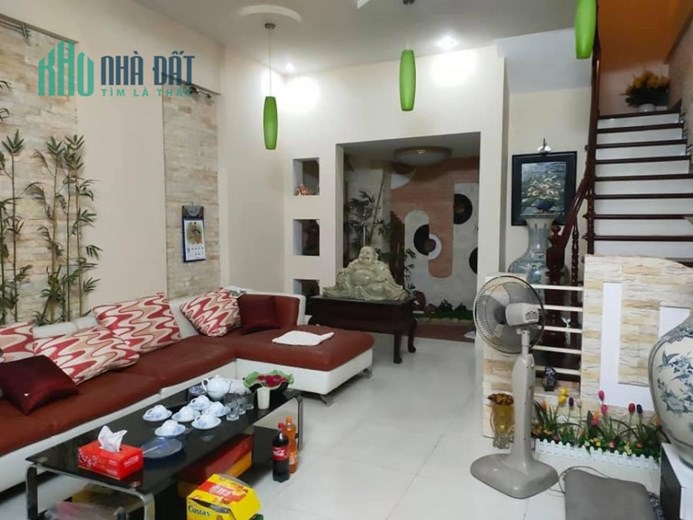Bán nhà cực hiếm Ngõ 203 Trường Chinh, mặt tiền rộng, thoáng, 115m2*4T, chỉ 9.8 tỷ