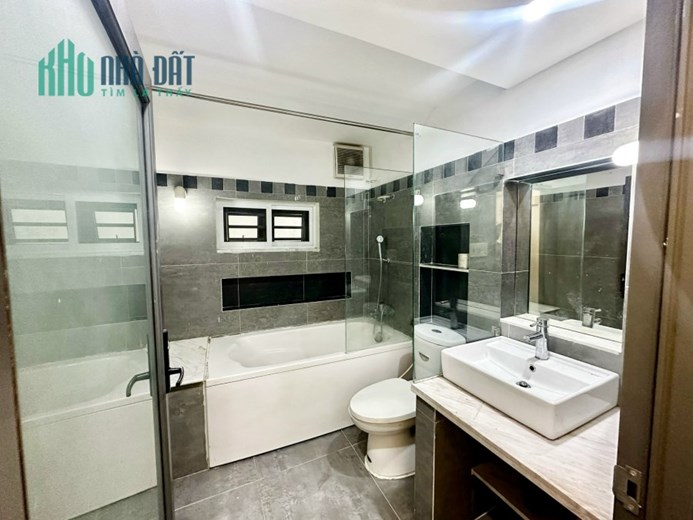 .

NHÀ BÁN.BÁN GẲP.HẠ CHÀO .MẶT TIỀN NGUYỄN DU- 30m2- TẦNG- GIÁ TỔT.