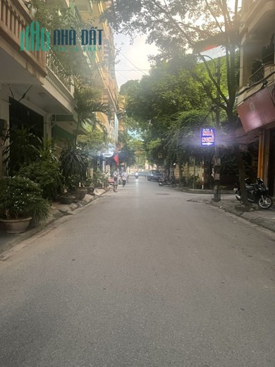 TRUNG KÍNH  -  PHÂN LÔ - VỈ HÈ  - Ô TÔ TRÁNH- KINH DOANH -DT 45M x 5T - GIÁ NHỈNH 12 TỶ