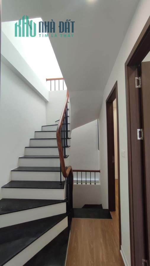 Nhà bán Tổ 7 Đa Sỹ, Hà Đông, 30 m2, 5 tầng, 5.1 m mặt tiền, giá nhỉnh hơn 3 tỷ.