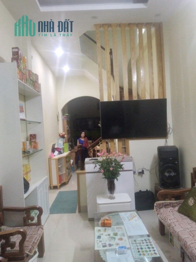 📢 📢 📢 CẦN BÁN GẤP NHÀ LIỀN KỀ TRONG KHU PHÂN LÔ TẠI HÀO NAM - PHONG THUỶ RẤT TỐT.