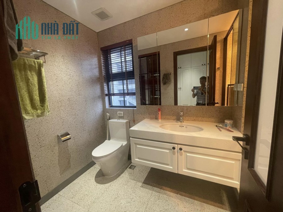Bán nhà Hồng Tiến, Long Biên, 100m x 5 tầng, thang máy, văn phòng, 23 tỷ 9