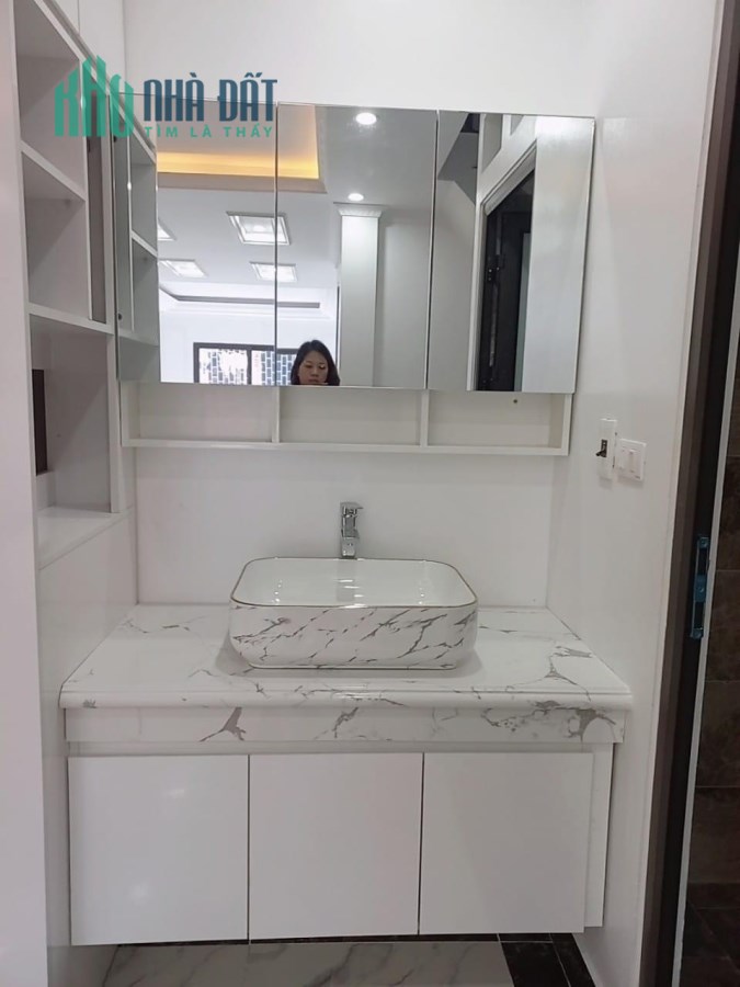 Bán nhà Nguyễn Ngọc Vũ gara ô tô 8 tỷ 8