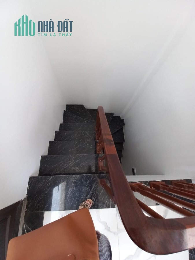 Bán nhà Nguyễn Ngọc Vũ gara ô tô 8 tỷ 8