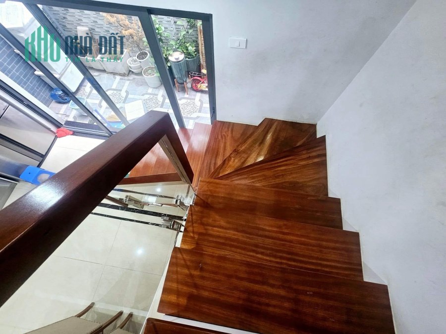 Bán nhà LK DT 75m2, MT 5m, Hoàng Văn Thái, giá 16 tỷ 8