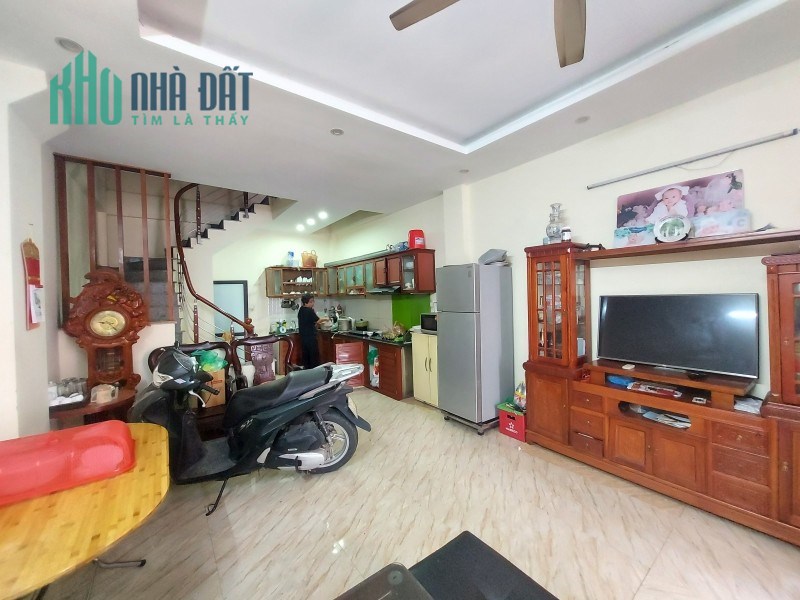 Bán nhà 5 tầng Ngọc Thụy,Long Biên 41m2 ,Mt 4.5m ,lô góc nhỉnh 4 tỷ