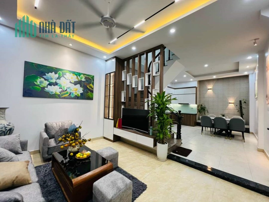 CHỈ 2.8TỶ CÓ HỘ KHẨU BẮC TỪ LIÊM. NHÀ GẦN Ô TÔ - LÔ GÓC - DÂN XÂY. TẶNG FULL NỘI THẤT - DT 54M. MT