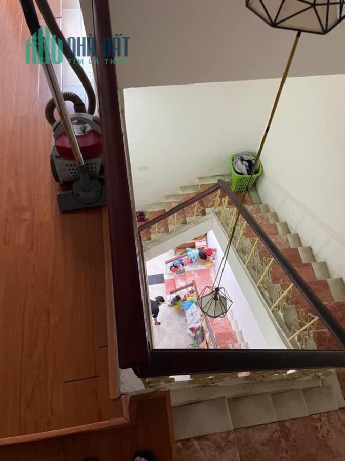 cần bán nhà ngõ 804 bạch đằng.43m,4 tầng nhà thoáng đẹp,ở ngay