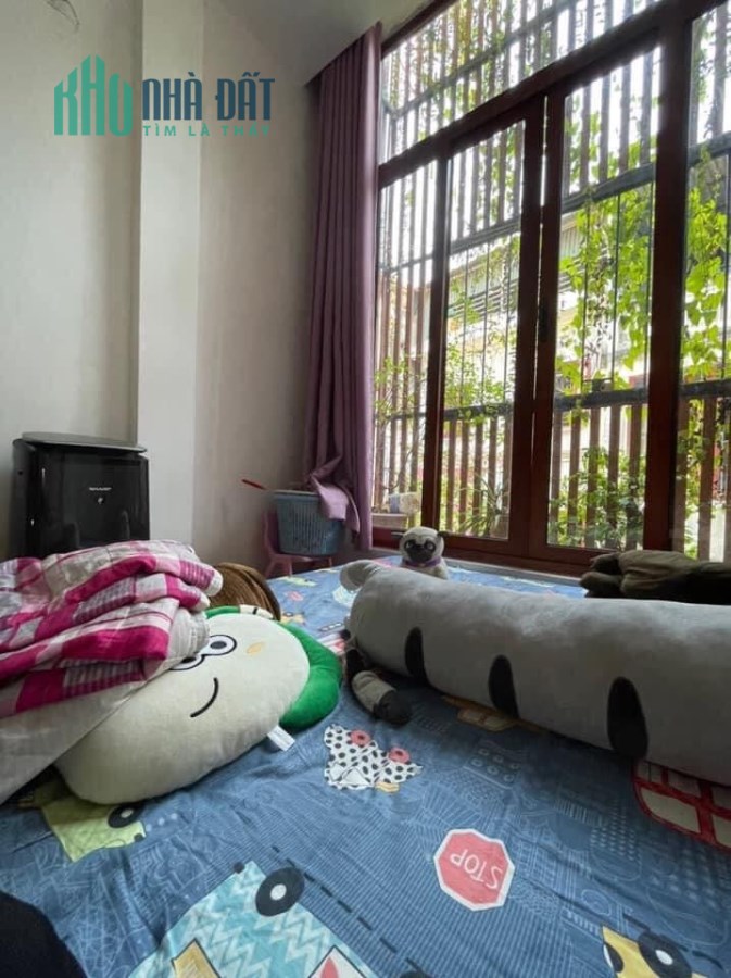 cần bán nhà ngõ 804 bạch đằng.43m,4 tầng nhà thoáng đẹp,ở ngay