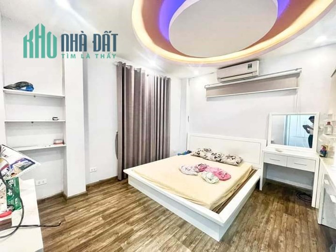 Bán Nhà Ngõ Gốc Đề - Hai Bà Trưng 36m2 x 5 tầng , gần Phố , nhà mới ở ngay, tặng full nội thất sang