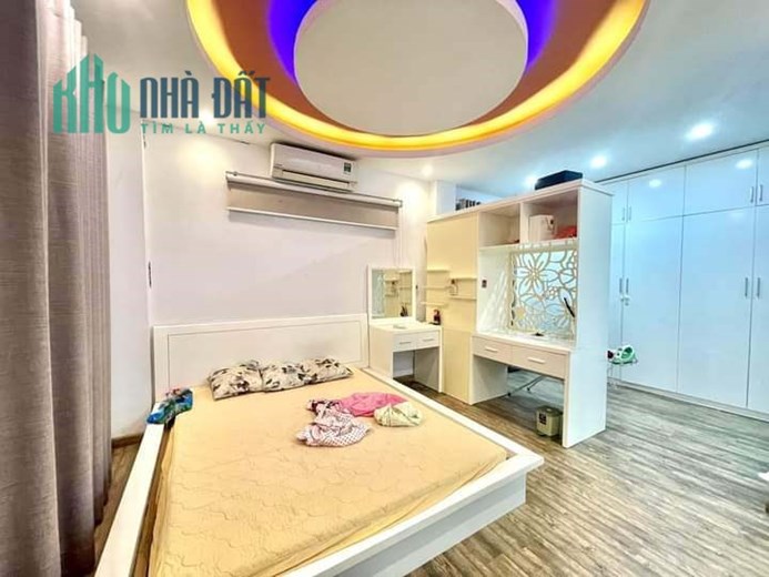 Bán Nhà Ngõ Gốc Đề - Hai Bà Trưng 36m2 x 5 tầng , gần Phố , nhà mới ở ngay, tặng full nội thất sang