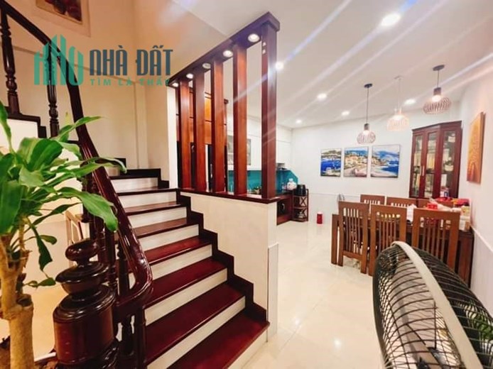 BÁN NHÀ PHỐ LẠC LONG QUÂN CHỈ 50M RA HỒ TÂY RA ÔTÔ ĐẬU ĐỖ NGÀY ĐÊM - DT: 55M2 4TẦNG - MT 4M - 4