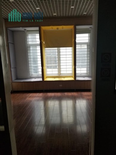 Cho thuê nhà phố Chùa Láng ,50 m2 x 5 tầng , giá 30tr / tháng