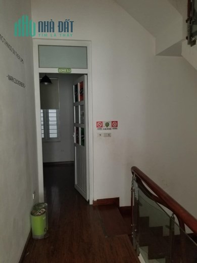 Cho thuê nhà phố Chùa Láng ,50 m2 x 5 tầng , giá 30tr / tháng