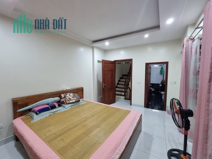 Bán nhà Phạm Văn Đồng, Cầu Giấy. 42mx5; giá 4 tỷ 25. Phương