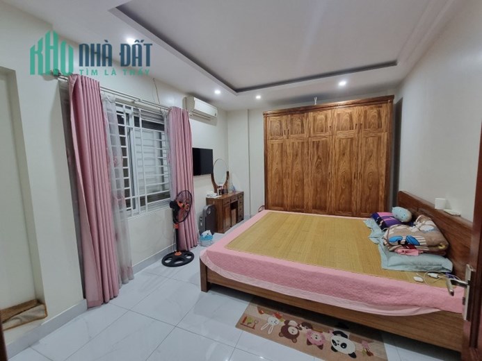 Bán nhà Phạm Văn Đồng, Cầu Giấy. 42mx5; giá 4 tỷ 25. Phương