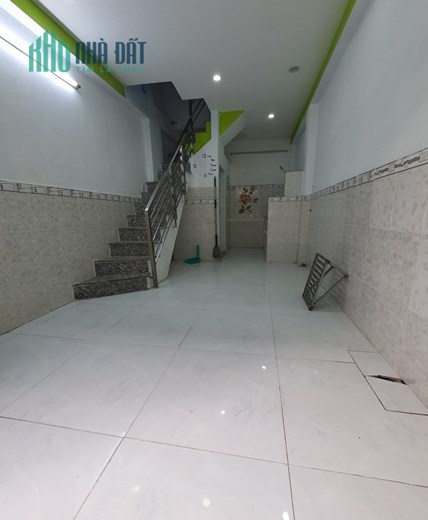 Chỉ 2.6 tỷ TL, nhà 3 tầng 2PN, Sát mặt tiền, Lê Thị Bạch Cát, Quận 11.