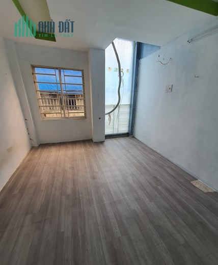 Chỉ 2.6 tỷ TL, nhà 3 tầng 2PN, Sát mặt tiền, Lê Thị Bạch Cát, Quận 11.