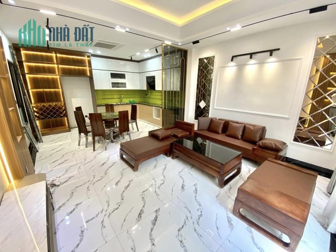 Nhà đẹp Nguyễn Văn Cừ Long Biên - GARA DT 70m2 x 6TẦNG thang máy