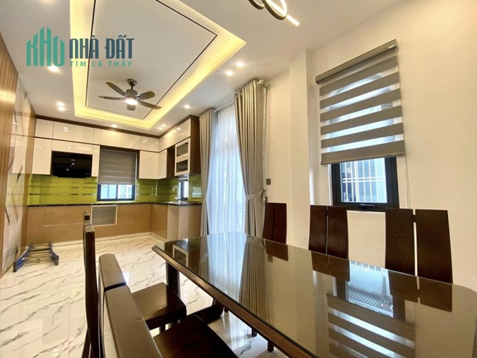 Nhà đẹp Nguyễn Văn Cừ Long Biên - GARA DT 70m2 x 6TẦNG thang máy