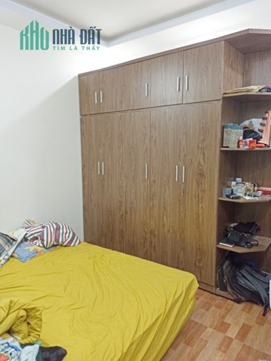 Bán nhà diện tích 43m 4 tầng GIÁ 2.28 tỉ có sân cổng, ngay mặt đường Ngô Gia Tự