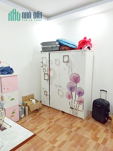 Bán nhà diện tích 43m 4 tầng GIÁ 2.28 tỉ có sân cổng, ngay mặt đường Ngô Gia Tự
