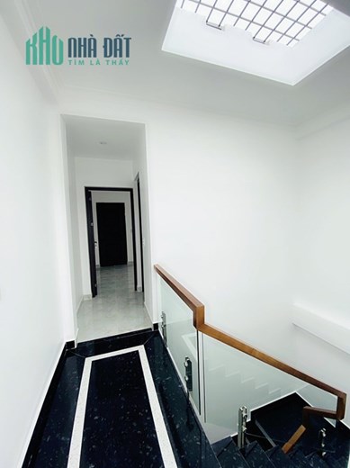 Bán nhà phố Thiên Lôi 59m 4 tầng sân cổng mới GIÁ 4.95 tỉ gần Hoàng Huy
