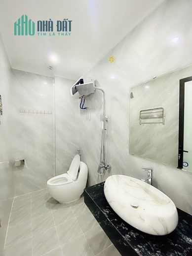 Bán nhà phố Thiên Lôi 59m 4 tầng sân cổng mới GIÁ 4.95 tỉ gần Hoàng Huy