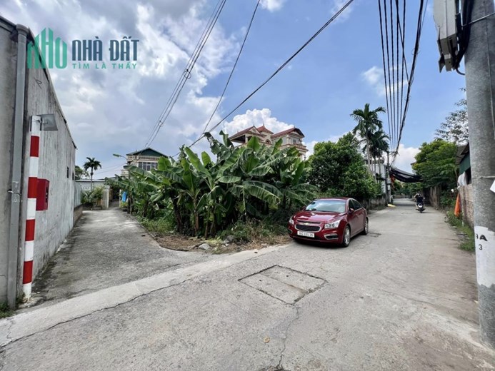 BÁN ĐẤT TẶNG NHÀ C4(2 PHÒNG NGỦ,CỰC RỘNG) , Ô TÔ 7 CHỖ VÀO ĐẤT.. DT 130 M2 CHỈ NHỈNH 2 TỶ TẠI_ LONG