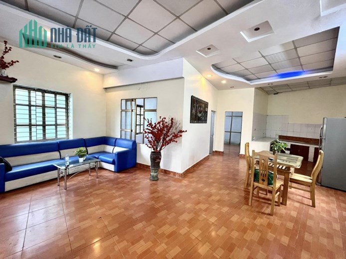 BÁN ĐẤT TẶNG NHÀ C4(2 PHÒNG NGỦ,CỰC RỘNG) , Ô TÔ 7 CHỖ VÀO ĐẤT.. DT 130 M2 CHỈ NHỈNH 2 TỶ TẠI_ LONG