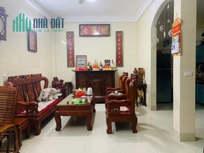 Bán nhà đẹp 3 tầng Ngô Gia Tự,Long Biên 50m2 ,Mt 7m,gần phố giá 4 tỷ