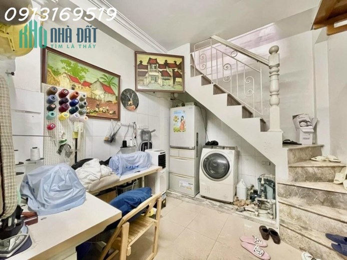BÁN NHÀ GIẢNG VÕ, 18m2x 5T, MT3m, Ô TÔ ĐỖ CỔNG, LÔ GÓC, KINH DOANH, CHỈ NHỈNH 1 TỶ