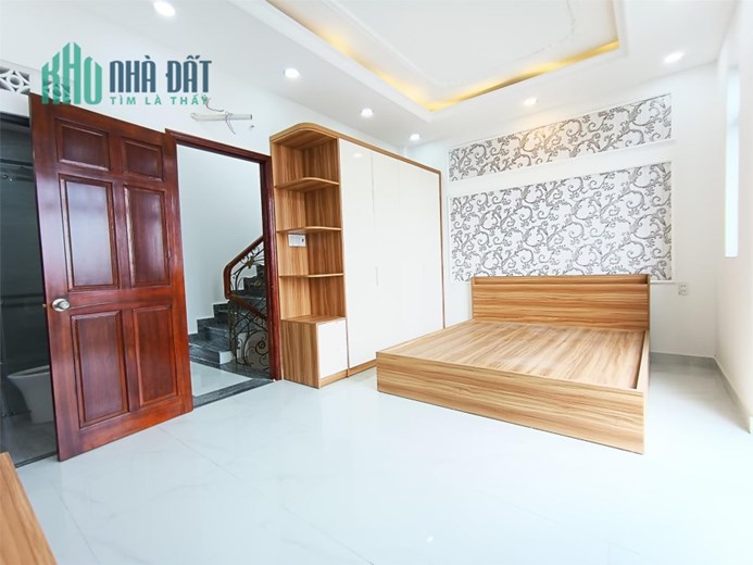 Bán nhà phố mặt tiền  kinh doanh  5m DTSD 300m P. Hiệp Bình Chánh Thủ Đức