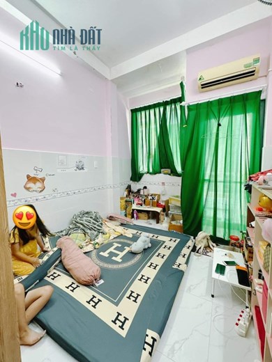 Nhà đẹp  hẻm 4,5m Đúc 4 tấm  Hoàng Diệu Q4 cách Q1-50m Giảm 200 triệu